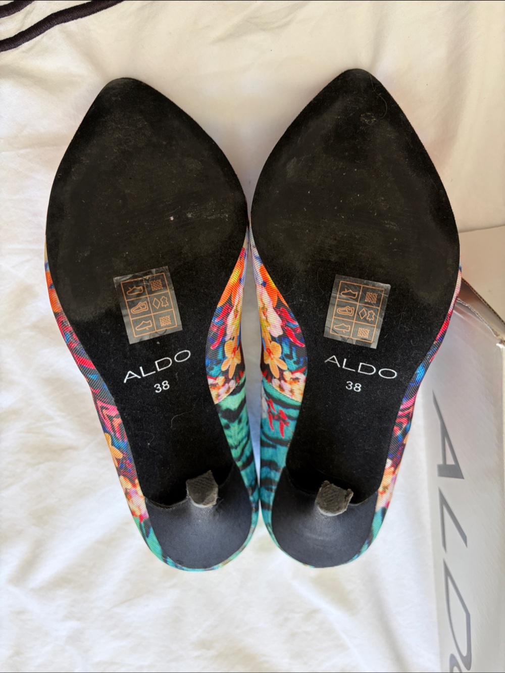 Aldo Floral Multi-Color Pointed Toe Pumps - Picture 5 of 5